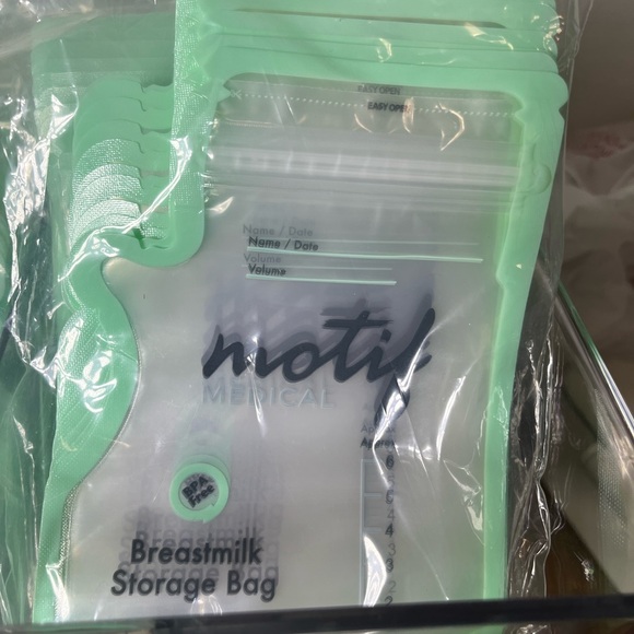 Motif Medical Breastmilk Storage Bags 325 Count Bulk BPA Free new - Picture 3 of 3